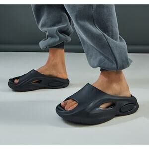 NWT PLT Retro Y2K Chunky Rubber Slides Sandals Slip On Lounge 6 Black Lounge